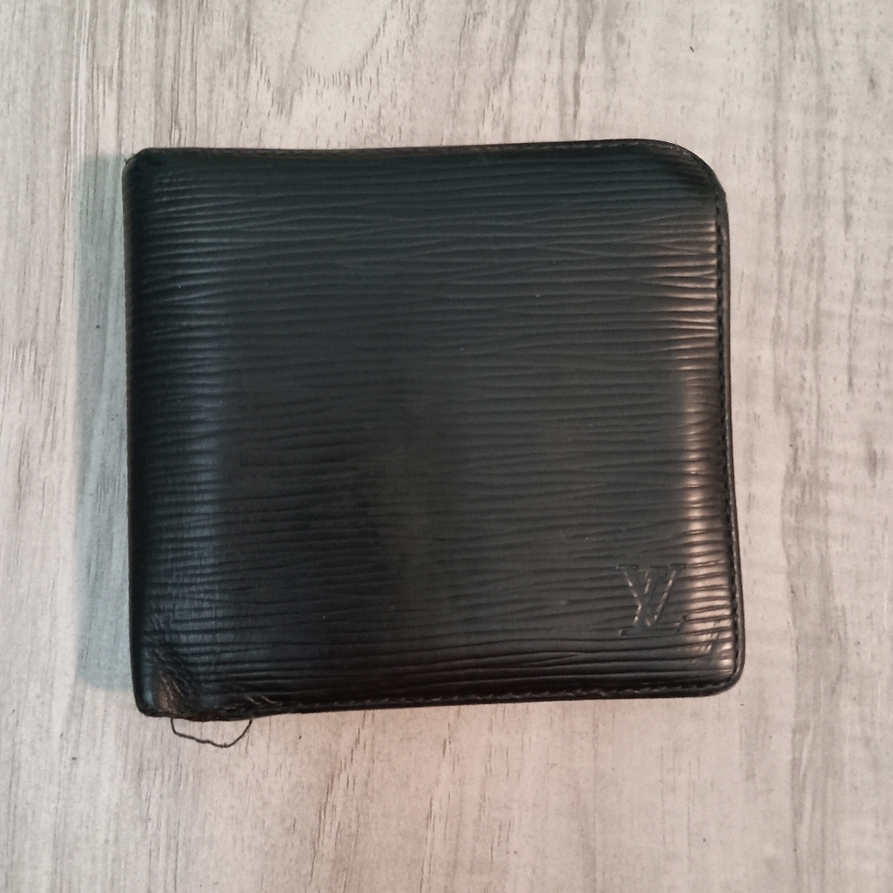 LOUIS VUITTON Marco Black Epi Leather BiFold Wallet